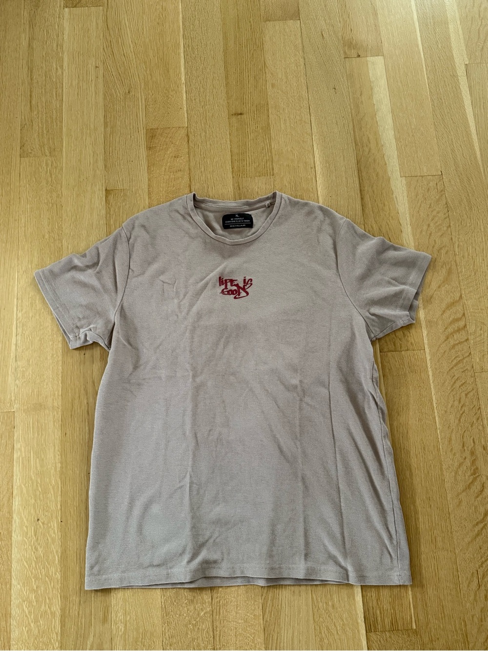 Renuar Light Beige Short Sleeve Tee with Red Chest Embroidery